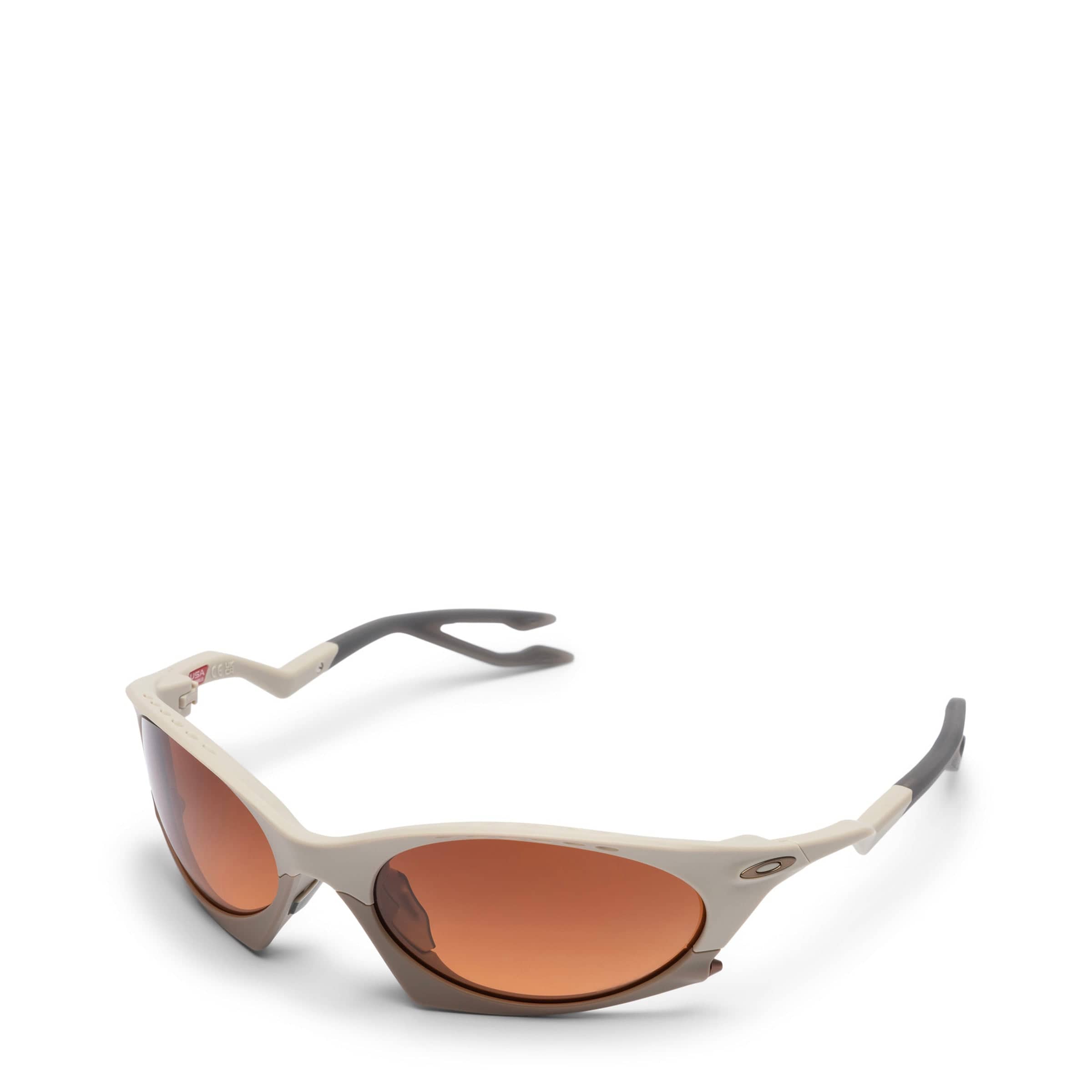 Oakley Eyewear MATTE SAND W/ PRIZM BROWN GRAD / O/S PLANTARIS